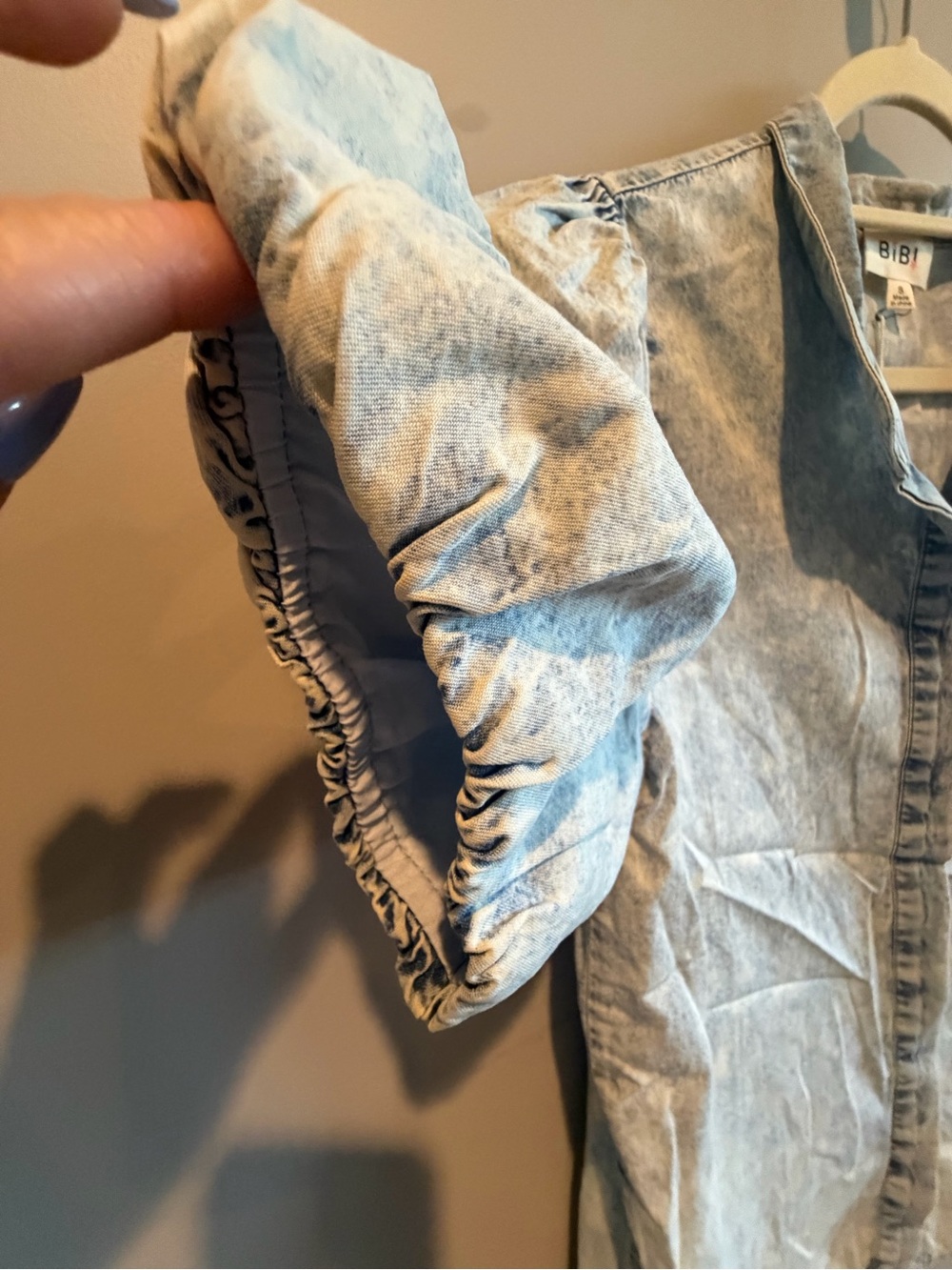 BiBi NWT Light Wash Denim Puff Sleeve Button Down Top – Small - Picture 3 of 5